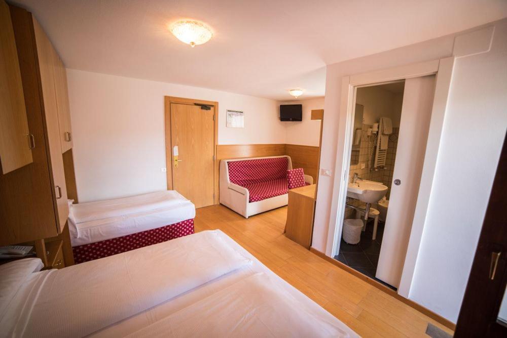 Hotel Due Spade Folgaria Eksteriør billede