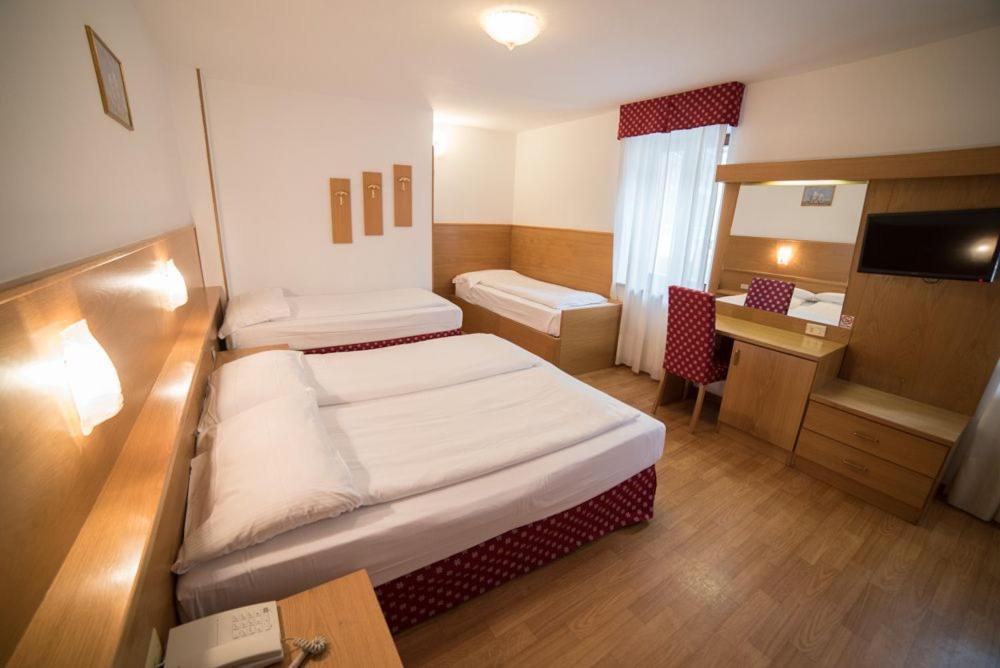 Hotel Due Spade Folgaria Eksteriør billede