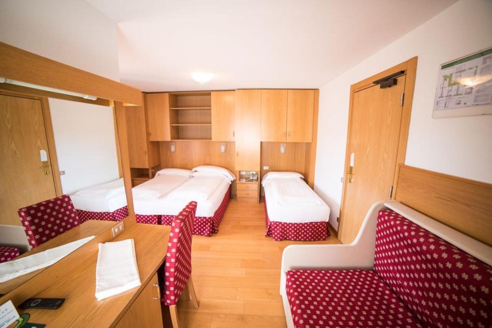 Hotel Due Spade Folgaria Eksteriør billede