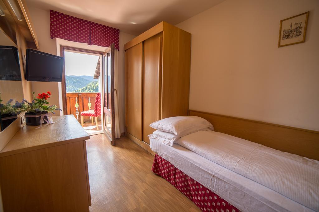 Hotel Due Spade Folgaria Eksteriør billede