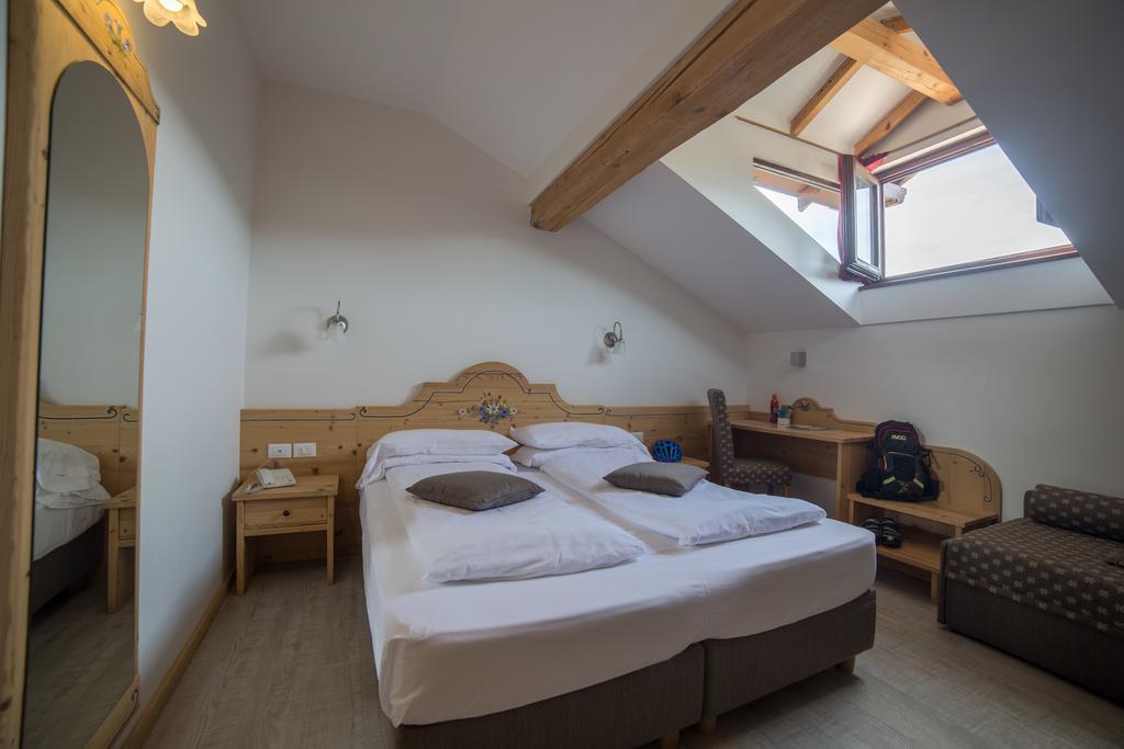 Hotel Due Spade Folgaria Eksteriør billede